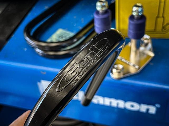 200系ハイエース4WD 玄武U字ボルト＆ショートスタビブラケット装着