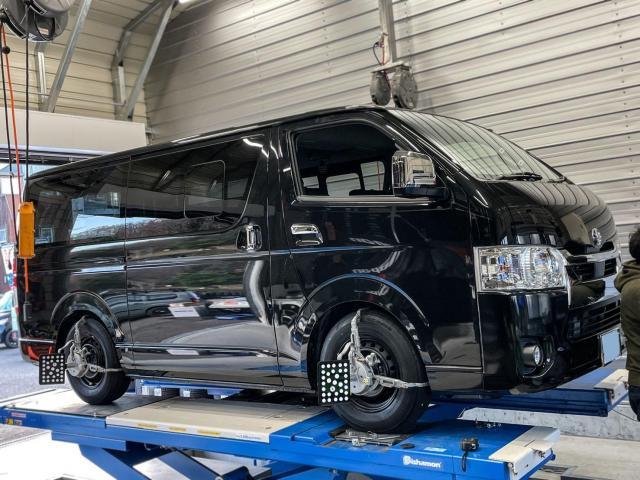 4WDハイエースローダウンスタイル フロントデフ上げブロック施工 ピットブル