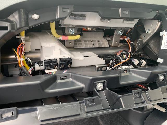 R6 トヨタ　アクア　通信型ドライブレコーダー　取付