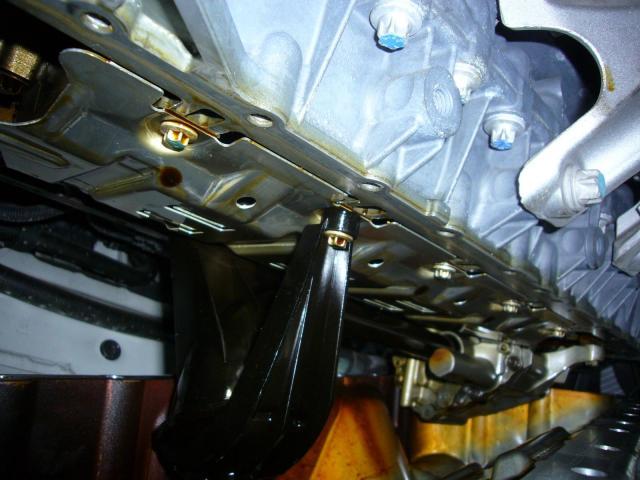 BMW E61 　５シリーズツーリング　オイル漏れ修理　＆　車検
名古屋市西区