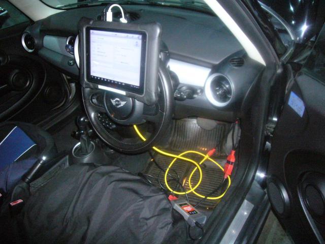 MINI R50  トラブル修理　左ウインカーが点灯しなくなった（FRM)
名古屋市西区