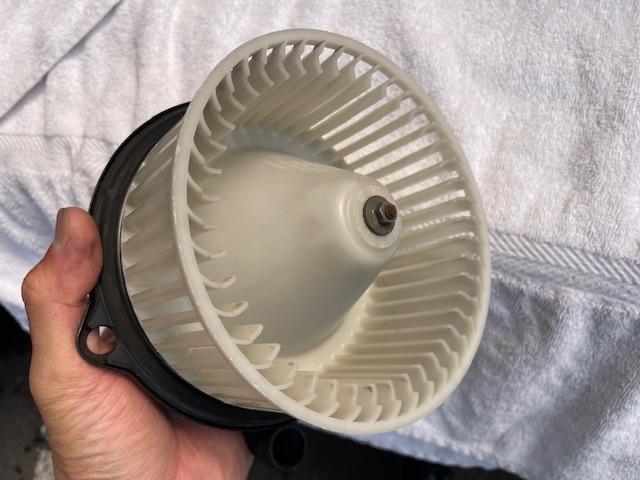 ランドクルーザー７０　カーエアコンクリーニング　エバポレーター洗浄　愛知　名古屋　岐阜　三重　美濃加茂　多治見　可児　関　中津川　