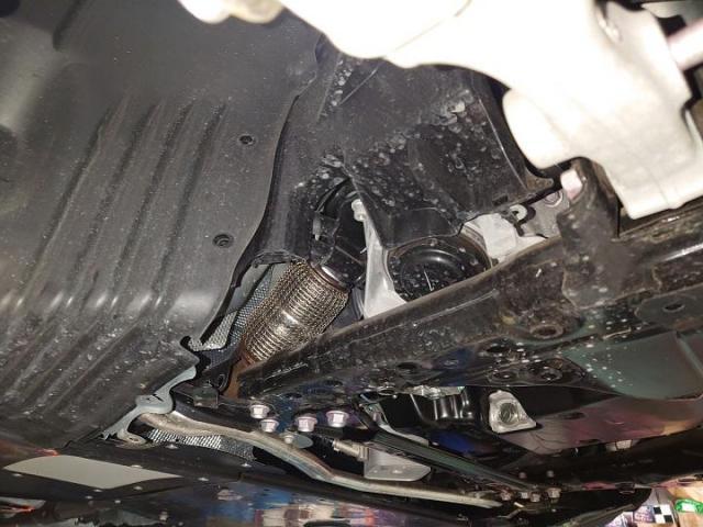 マツダ　ＣＸ－６０　ロアアームブーツ　取り付け　フライングカーペット　施工　　　　　　　持込パーツ　車検　整備　柏市　流山市　野田市　松戸市　我孫子市　取手市　守谷市　三郷市　吉川市　他地域　大歓迎です！！