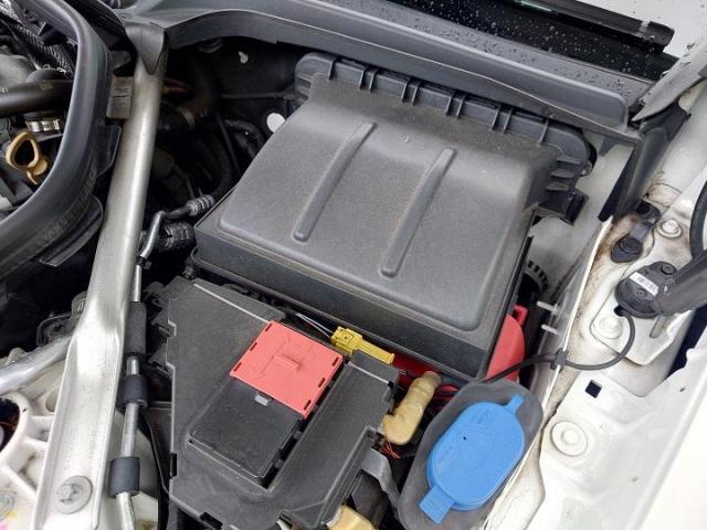 メルセデス・ベンツ　W２０５　Ｃクラス　バッテリー　持ち込み　取り付け　　　　　　持込パーツ　車検　整備　柏市　流山市　野田市　松戸市　我孫子市　取手市　守谷市　三郷市　吉川市　他地域　大歓迎です！！