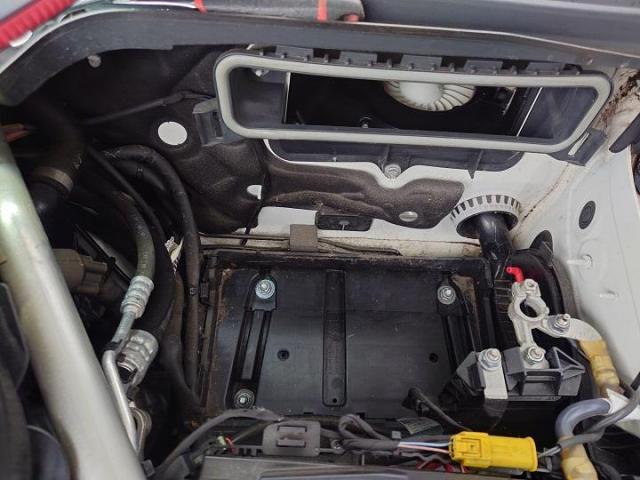 メルセデス・ベンツ　W２０５　Ｃクラス　バッテリー　持ち込み　取り付け　　　　　　持込パーツ　車検　整備　柏市　流山市　野田市　松戸市　我孫子市　取手市　守谷市　三郷市　吉川市　他地域　大歓迎です！！