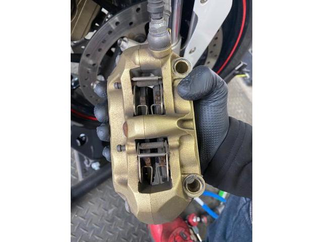 BMW S1000R ブレーキパッド交換 瀬谷区旭区泉区｜グーネットピット