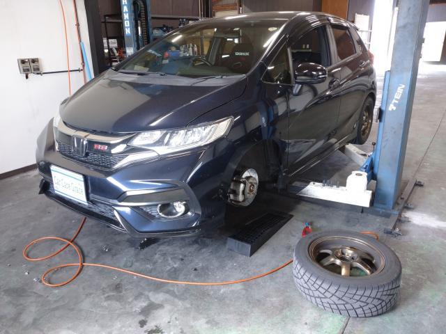 ホンダ　フィットRS
リフト貸し出しにてタイヤローテーション
セルフ洗車
