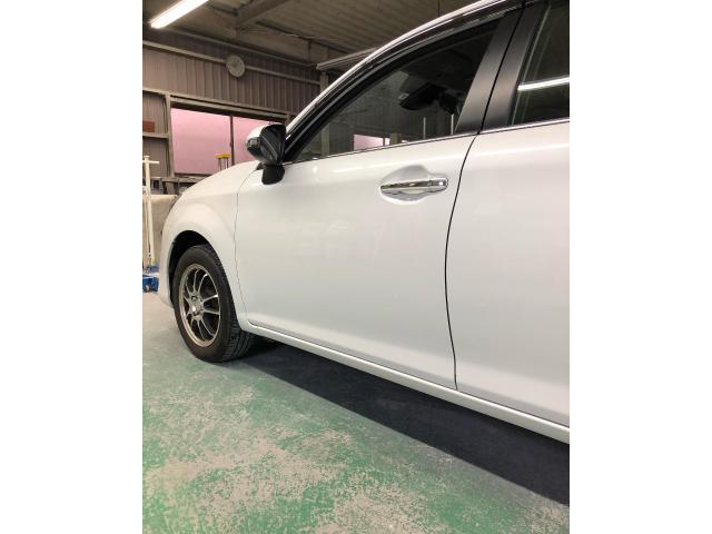 トヨタ　カローラ　アクシオ　ホワイトパール　鈑金塗装　板金塗装　キズ　ヘコミ　傷　凹み　へこみ　熊取町　貝塚　泉佐野　岸和田　田尻　泉南　阪南　岬