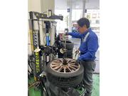 当然ですがホイールバランサーも最新型。　誤差　１ｇまで測定可能。