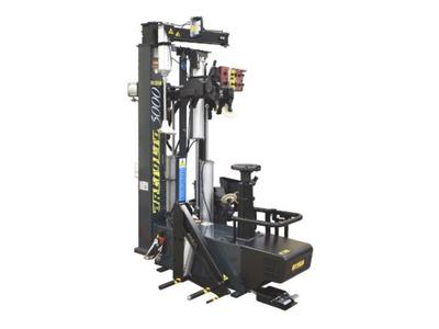 【年間タイヤ交換実績２５００本以上】