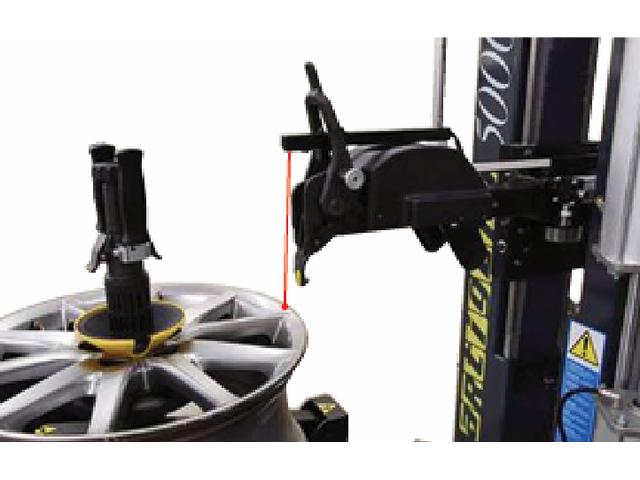 噂のセンターロック式なので、２８インチまで対応