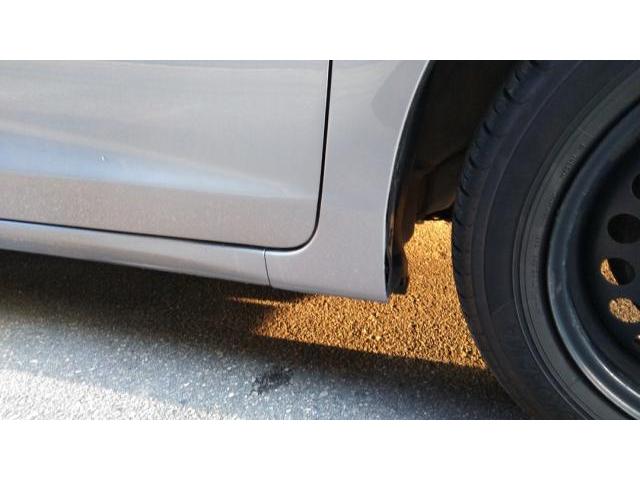 石川県　小松市　車　ホンダ　フィット　右サイドステップ　傷　へこみ　板金　塗装　修理