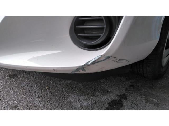 石川県　野々市市　車　トヨタ　アクア　フロントバンパー　傷　へこみ　板金　塗装　修理
