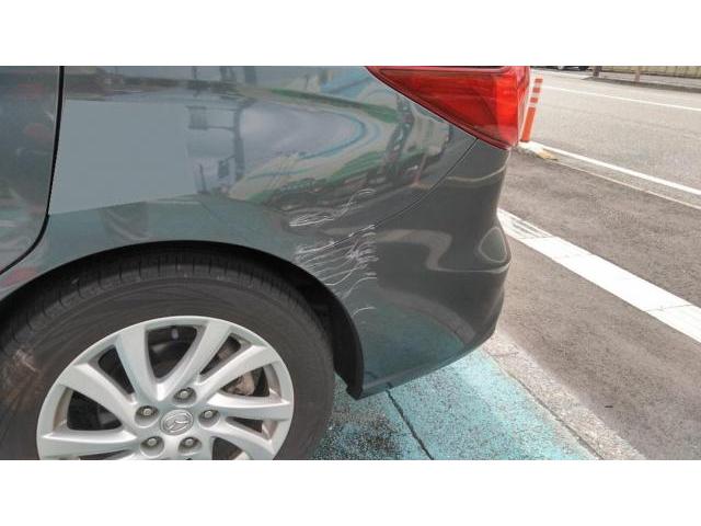 石川県　金沢市　車　マツダ　プレマシー　リアバンパー　クォーター　傷　へこみ　板金　塗装　修理