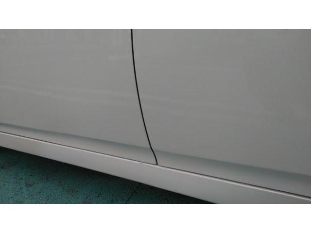 石川県　金沢市　車　トヨタ　プリウス　左ドア　傷　へこみ　板金　塗装　修理