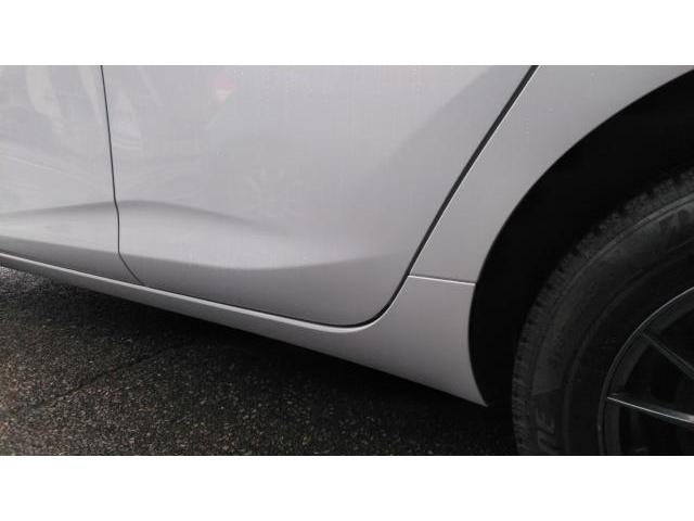 石川県　金沢市　車　トヨタ　アクア　傷　へこみ　部品　交換　板金　塗装　修理