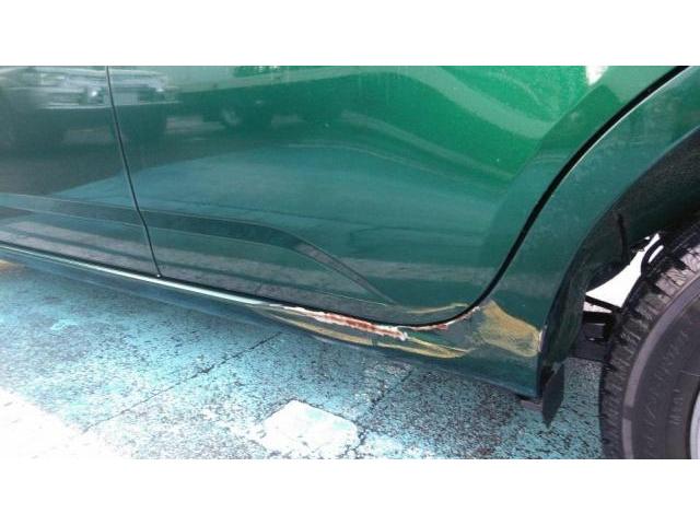 石川県　金沢市　車　トヨタ　パッソ　サイドステップ　傷　へこみ　板金　塗装　修理