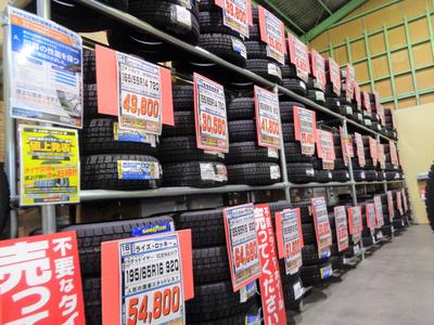 新品タイヤコーナー