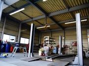 本社整備工場です。車検・修理などの作業を一括で行っております。