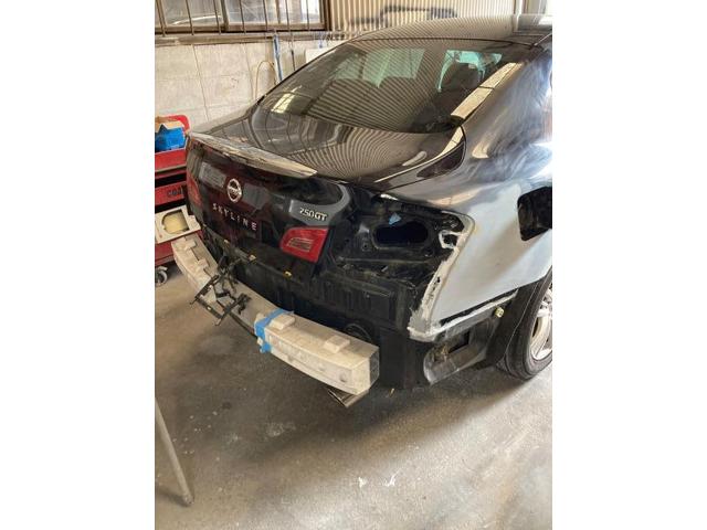 スカイライン　右リアフェンダー板金　リアバンパー交換　右テールランプ交換
大阪市平野区　板金　塗装