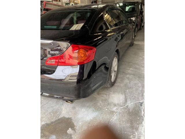 スカイライン　右リアフェンダー板金　リアバンパー交換　右テールランプ交換
大阪市平野区　板金　塗装