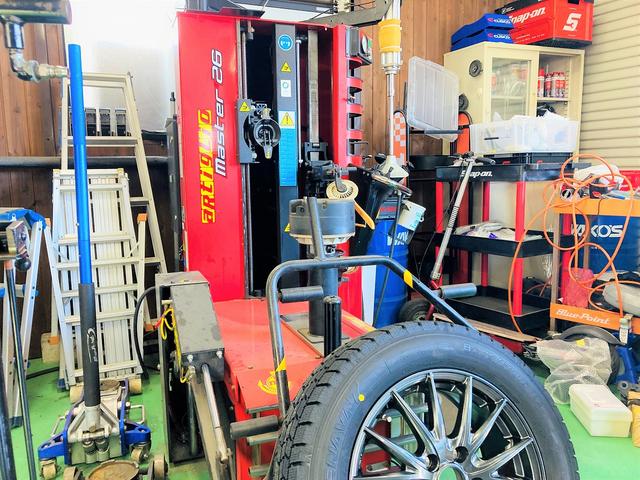 県内では希少なコルギー社製のタイヤチェンジャーです