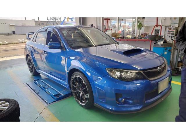 スバル インプレッサWRX STI 持込みタイヤ交換