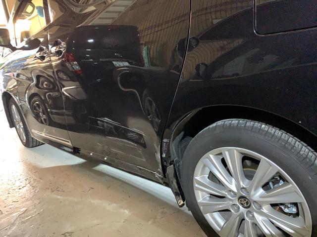 トヨタ　アルファード　鈑金塗装　左スライドドア　キズ　ヘコミ修理　大東市　門真市　寝屋川市