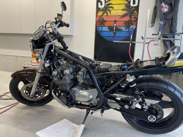 【バイク塗装①】バイクカスタム　ゼファー750　色分け塗装　火の玉　タイガー　ステッカー貼り　カラーチェンジ　色替え　カスタムペイント　カスタム　カワサキ　KAWASAKI　バイク　綺麗　かっこいい　三重県　四日市市　菰野町