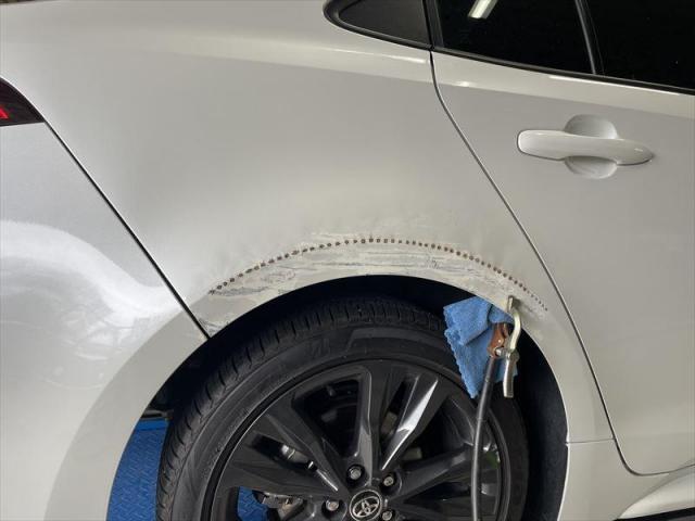 【板金塗装】①板金　カローラ　クォーター　リヤフェンダー　キズ修理　キズ直し　板金　塗装　へこみ修理　水性塗料　お値打ち　安い　早い　代車無料　四日市市　