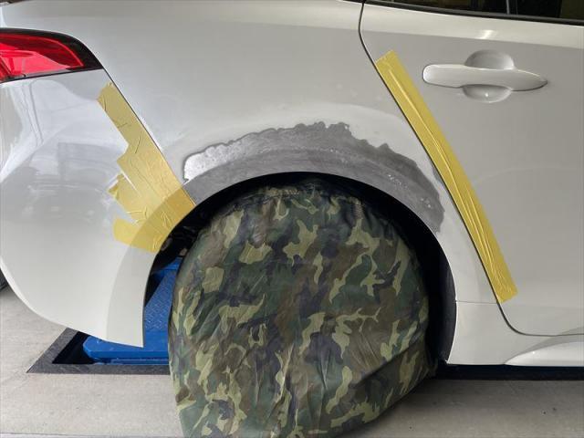 【板金塗装】①板金　カローラ　クォーター　リヤフェンダー　キズ修理　キズ直し　板金　塗装　へこみ修理　水性塗料　お値打ち　安い　早い　代車無料　四日市市　