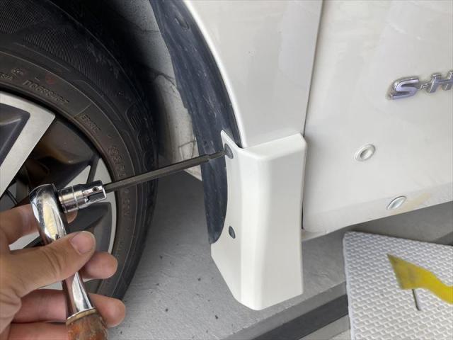 【スライドドアモール交換】セレナ　スライドドア　部品交換　こすり傷　板金塗装　お値打ち　安い　早い　代車無料　三重県　四日市市　鈴鹿市　カフェスペース　カード支払い　電子マネー決済　