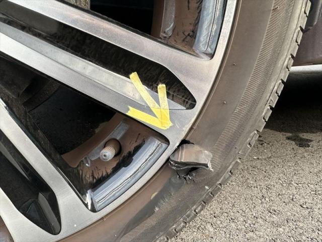 【板金塗装】 キャスト　保険修理　車両保険　ドア交換　板金修理　へこみ修理　キズ直し　代車無料　板金工場　三重県　四日市市　菰野町　いなべ市　桑名市