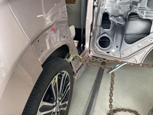 【板金塗装】 キャスト　保険修理　車両保険　ドア交換　板金修理　へこみ修理　キズ直し　代車無料　板金工場　三重県　四日市市　菰野町　いなべ市　桑名市