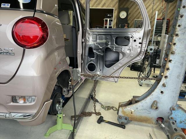 【板金塗装】 キャスト　保険修理　車両保険　ドア交換　板金修理　へこみ修理　キズ直し　代車無料　板金工場　三重県　四日市市　菰野町　いなべ市　桑名市