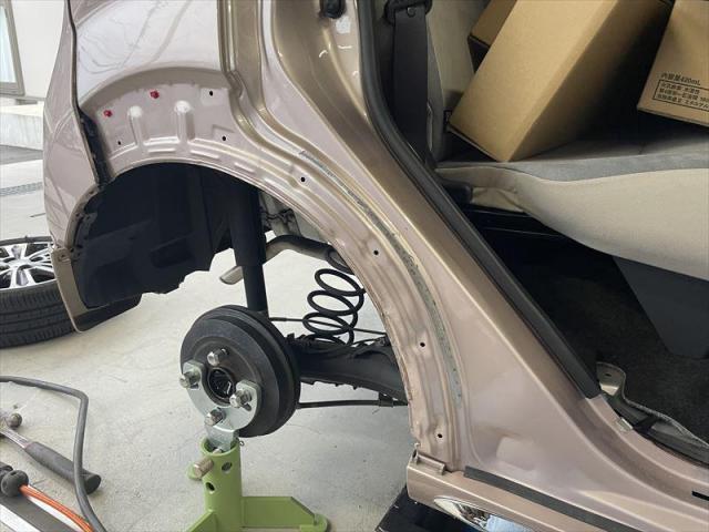 【板金塗装】 キャスト　保険修理　車両保険　ドア交換　板金修理　へこみ修理　キズ直し　代車無料　板金工場　三重県　四日市市　菰野町　いなべ市　桑名市