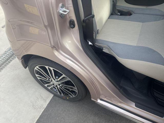 【板金塗装】 キャスト　保険修理　車両保険　ドア交換　板金修理　へこみ修理　キズ直し　代車無料　板金工場　三重県　四日市市　菰野町　いなべ市　桑名市