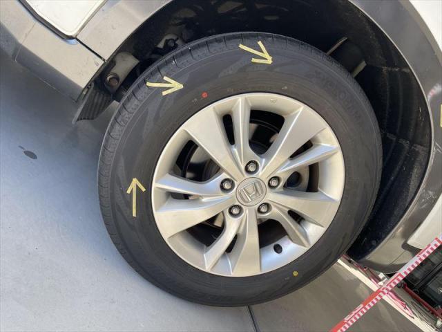 【保険修理】 ヴェゼル　キズ修理　バンパー　タイヤ　モール　部品交換　1日作業　早い　代車無料　板金工場　板金塗装　オリーブカーズ　三重県　四日市市　菰野町　いなべ市　桑名市