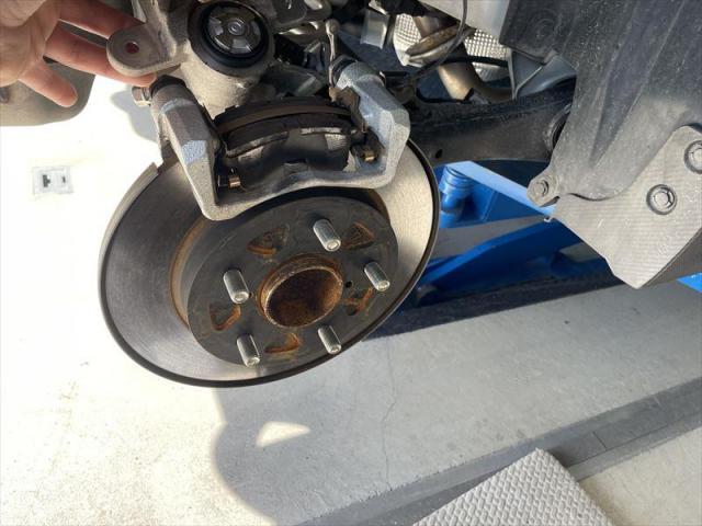 【ブレーキパッド交換】 スイフト　スイフトスポーツ　ブレーキパッド　持ち込み　部品持ち込み　お値打ち　安い　早い　代車無料　整備　三重県　四日市市　菰野町　いなべ市　東員町　桑名市　鈴鹿市　オリーブカーズ