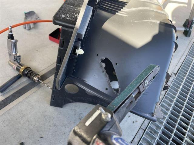 【シートベルト取付け】 ハイエース　後部座席　シートベルト後付け　スーパーGL　シート交換　加工　部品持ち込みOK　お値打ち　安い　早い　代車無料　三重県　四日市市　菰野町　いなべ市　桑名市　鈴鹿市