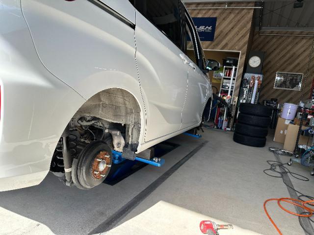 【タイヤ交換】 フリード　スタドレス　夏タイヤ　交換　ネット購入　直送OK　お値打ち　安い　早い　三重県　四日市市　その他地域のお客様も大歓迎です。