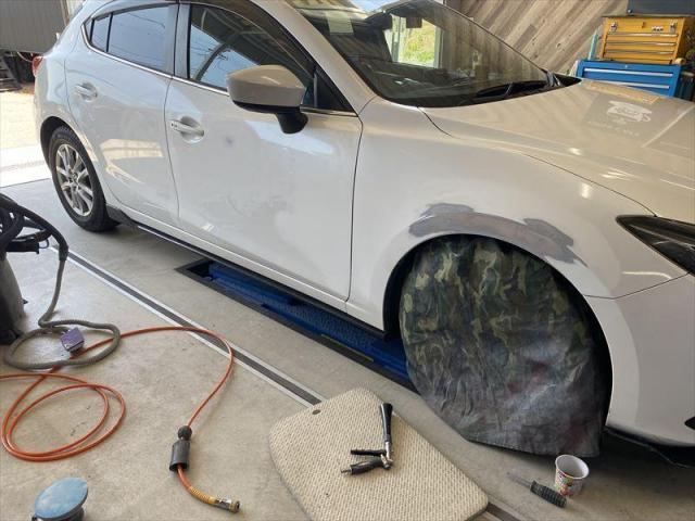 【側面修理②】アクセラスポーツ　アクセラ　保険修理　車両保険　側面　鈑金　塗装　代車無料　オリーブカーズ　三重県　四日市市　菰野町　いなべ市　桑名市　鈴鹿市