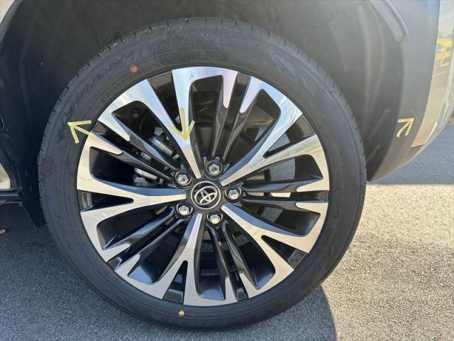 【側面後ろ修理①】ヤリスクロス　保険修理　車両保険　鈑金　塗装　キズ修理　ドア交換　水性塗料　オリーブカーズ　三重県　四日市市　菰野町　いなべ市　桑名市　鈴鹿市