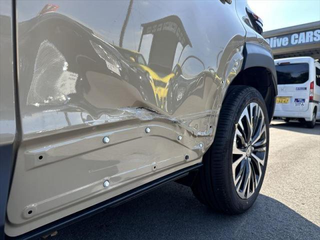 【側面後ろ修理①】ヤリスクロス　保険修理　車両保険　鈑金　塗装　キズ修理　ドア交換　水性塗料　オリーブカーズ　三重県　四日市市　菰野町　いなべ市　桑名市　鈴鹿市