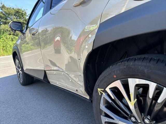 【側面後ろ修理①】ヤリスクロス　保険修理　車両保険　鈑金　塗装　キズ修理　ドア交換　水性塗料　オリーブカーズ　三重県　四日市市　菰野町　いなべ市　桑名市　鈴鹿市