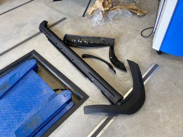 【側面後ろ修理④】ヤリスクロス　保険修理　車両保険　鈑金　塗装　キズ修理　ドア交換　水性塗料　オリーブカーズ　三重県　四日市市　菰野町　いなべ市　桑名市　鈴鹿市