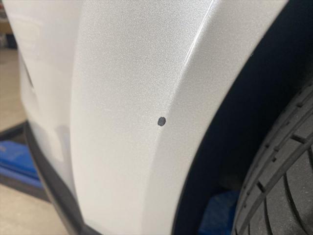 【フロントバンパー修理①】ハリアー　バンパー修理　鈑金　塗装　水性塗料　お値打ち　安い　早い　代車無料　即日修理　オリーブカーズ　三重県　四日市市