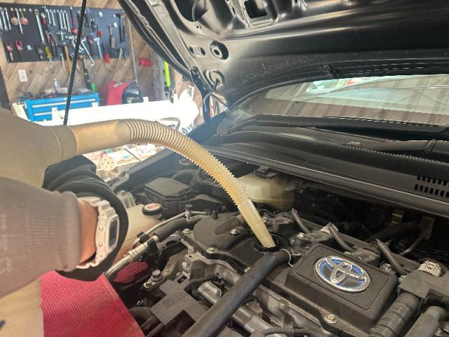 【エンジンオイル交換】　カローラスポーツ　オイル交換　0W-20　GR　アッシュオイル　お値打　安い　早い　代車無料　オリーブカーズ　三重県　四日市市