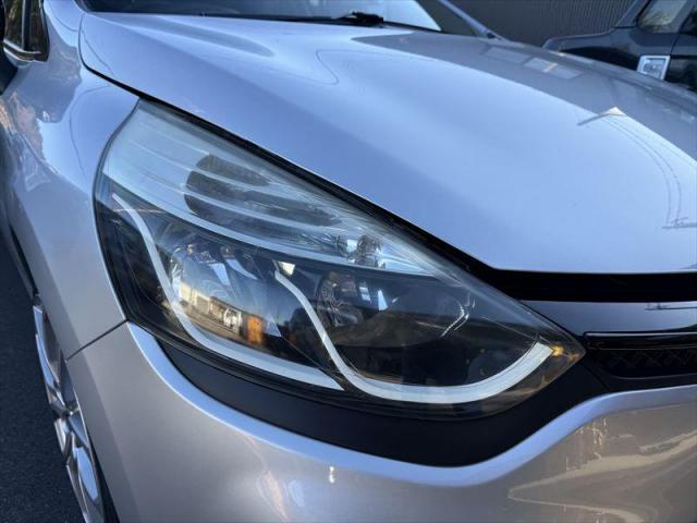 【ヘッドライトコーティング】 ルノー　ルーテシア　ヘッドライトくもり　ヘッドライト黄ばみ　磨き　お値打ち　安い　早い　代車無料　オリーブカーズ　三重県　四日市市