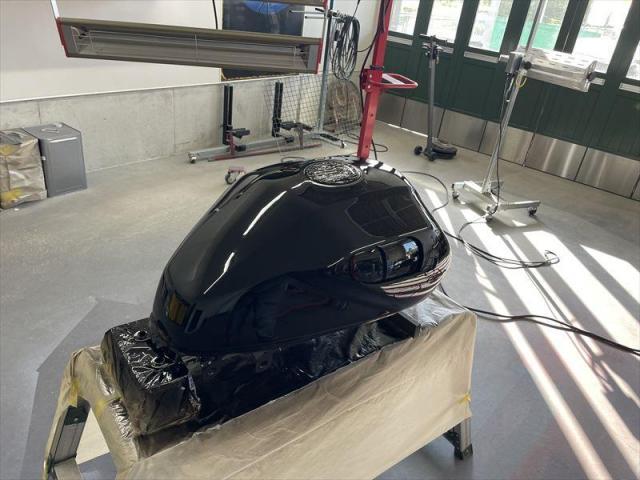 【タンク塗装】　　バイク　タンク塗装　カスタム　塗装　水性塗料　オリーブカーズ
